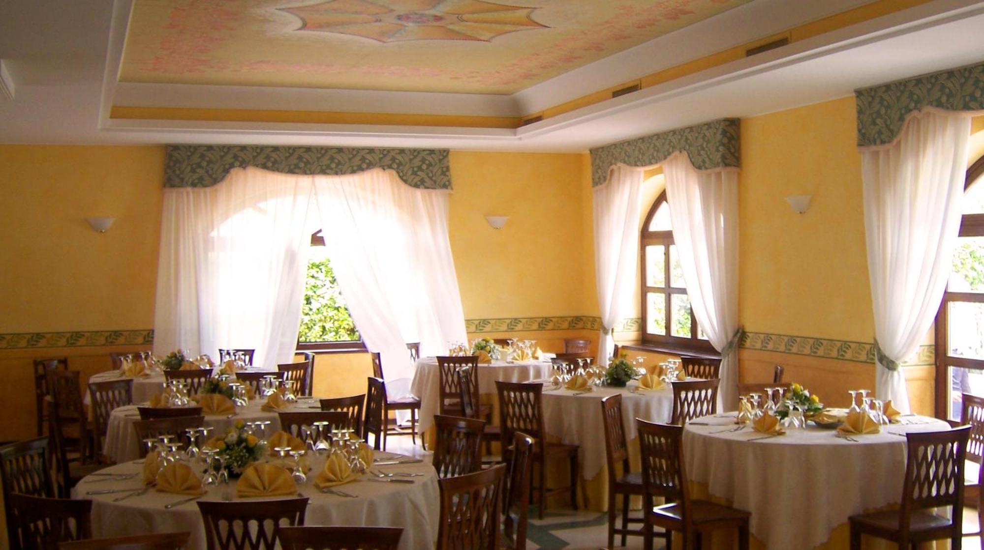 סורה Hotel Del Sole מראה חיצוני תמונה